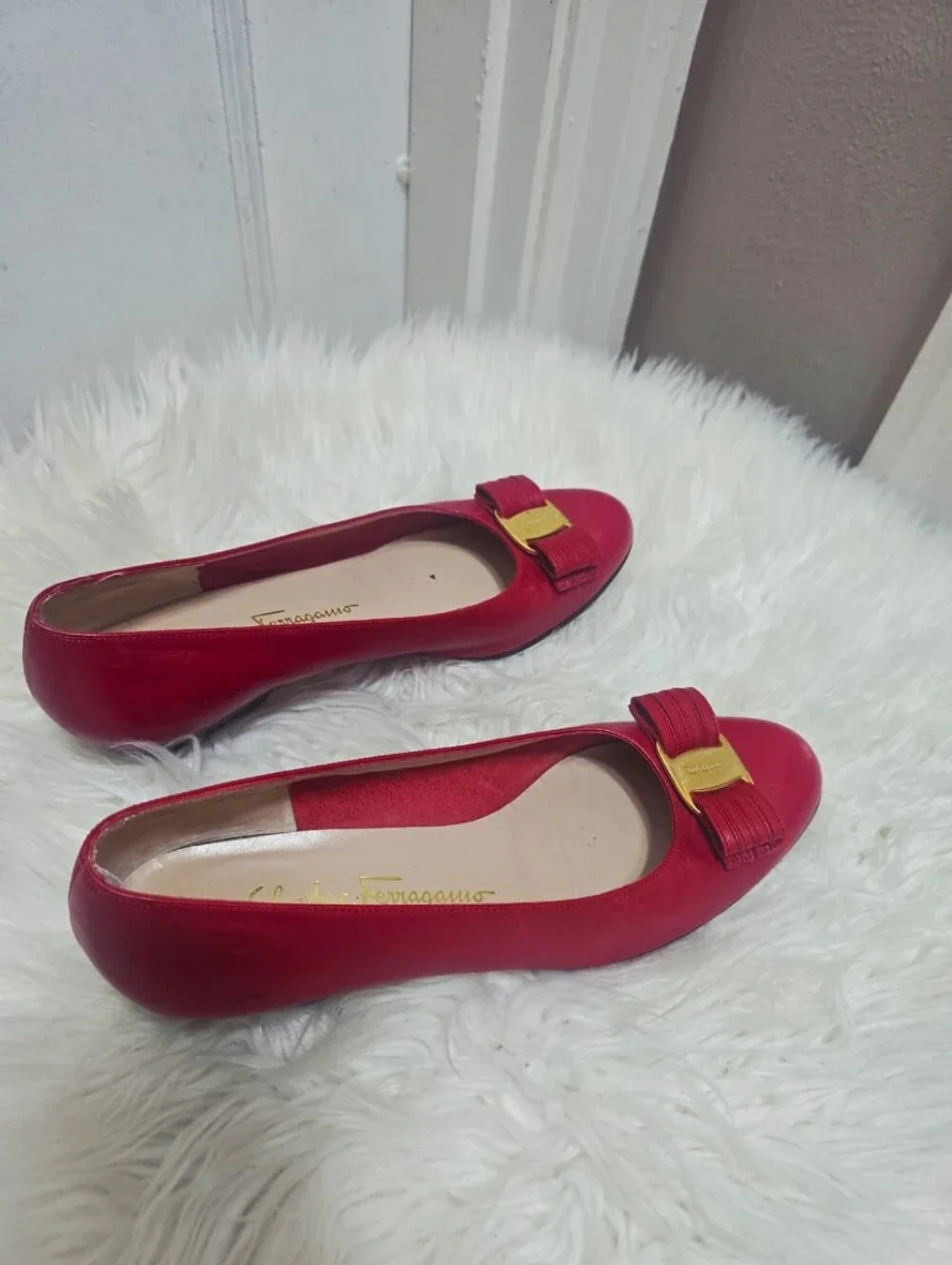 Salvatore Ferragamo Red Vara Ribbon Round-Toe Pumps Women's Size 7.5B